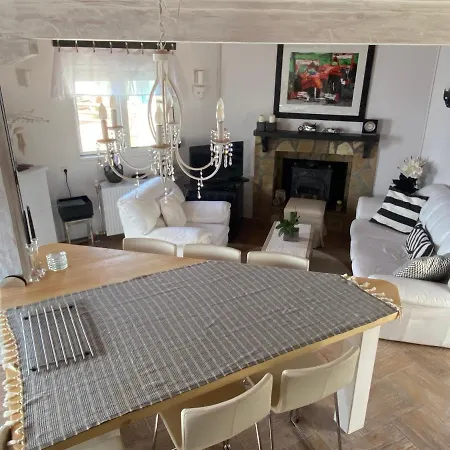 Luna Villa Pondi
